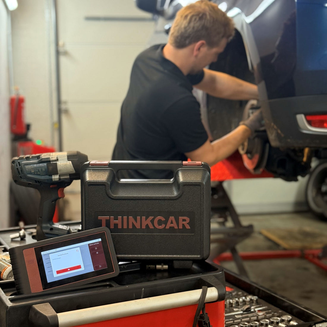 Renault Scenic – Parkbremse in den Wartungsmodus mit dem THINKTOOL Lite
